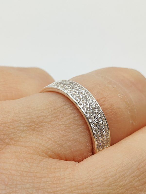 Bague de 4mm anneaux avec brillant zirconium blanc
