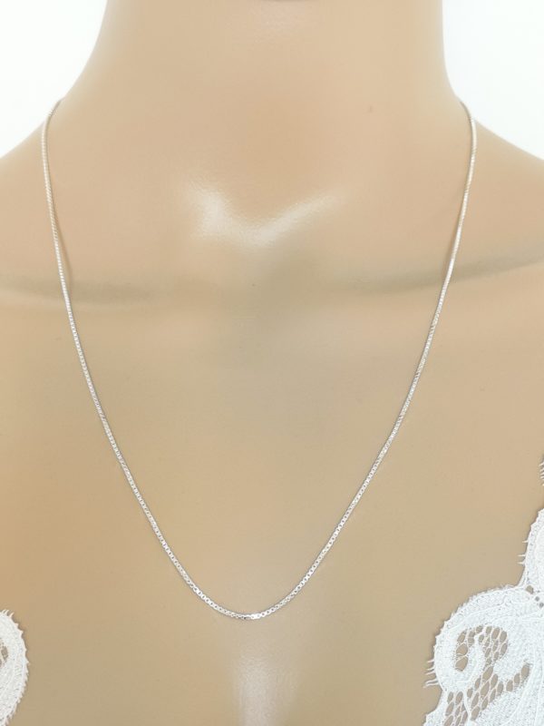 Large chaîne en argent brillante