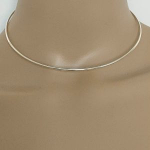 Bijou féminin, collier femme tube en argent massif 1,9mm de large longueur 42cm, fermoir mousqueton, poinçon 925