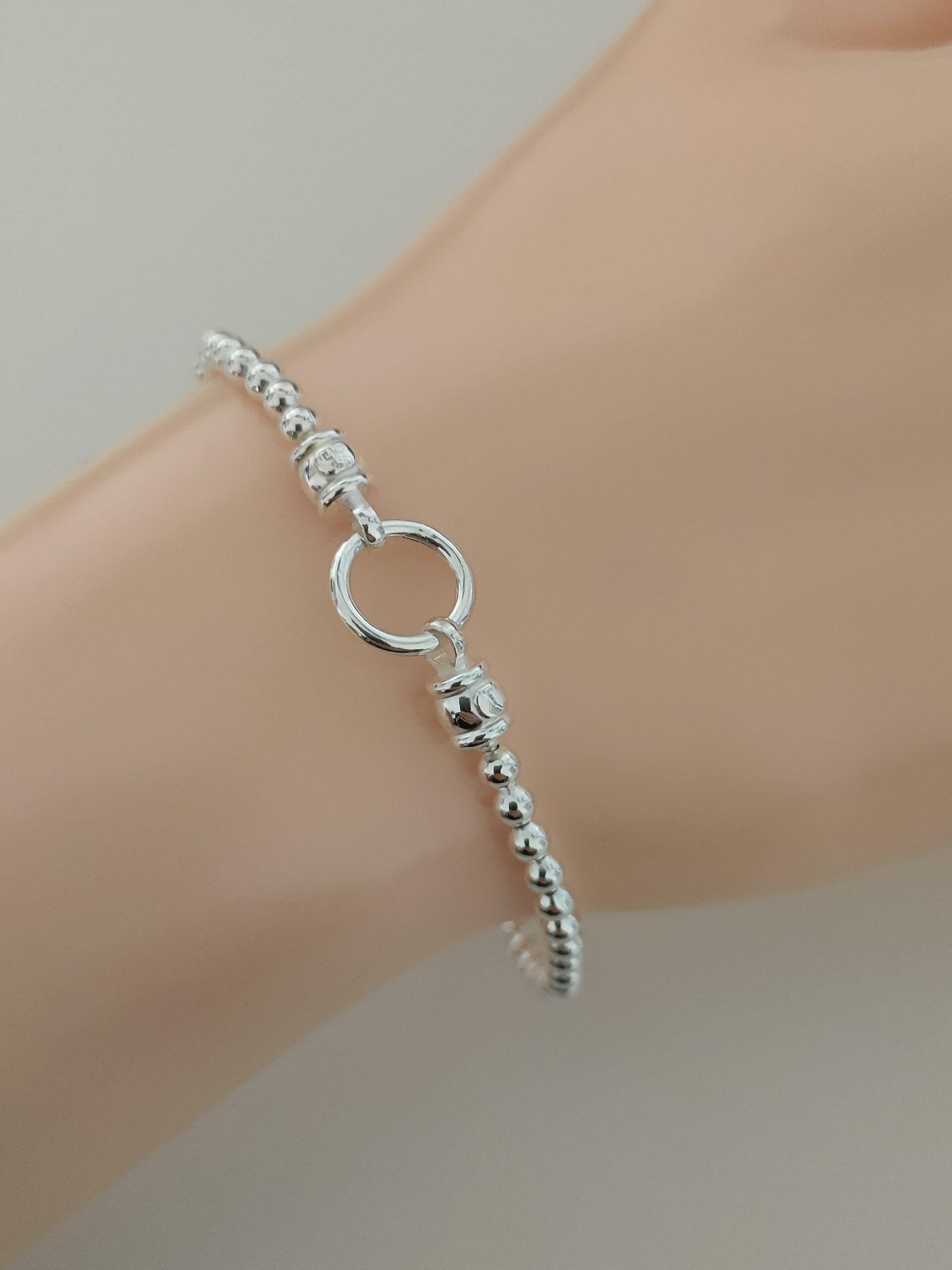 Bracelet femme chaîne en argent massif charmes martelés - Thanina